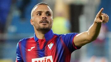 Pedro Le&oacute;n, durante un partido con el Eibar.