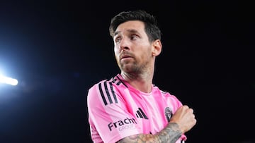 FORT LAUDERDALE, FLORIDA - MAY 31: Lionel Messi #10 of Inter Miami CF reacts after the team's victory in the MLS match between Inter Miami CF and Columbus Crew at Chase Stadium on May 31, 2025 in Fort Lauderdale, Florida. Rich Storry/Getty Images/AFP (Photo by Rich Storry / GETTY IMAGES NORTH AMERICA / Getty Images via AFP)