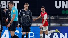Van Bommel celebra su segundo gol al Ajax.