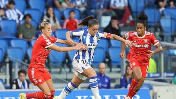 SAN SEBASTIAN, SPAIN - SEPTEMBER 20: Linda Dallmann of Bayern Muenchen, Tainara de Souza da Silva of Bayern Muenchen and Nerea Eizagirre of Real Sociedad battle for the ball during the UEFA Women´s Champions League Second Qualifying Round First Leg match between Real Sociedad and Bayern München at Reale Arena on September 20, 2022 in San Sebastian, Spain. (Photo by Juan Lazkano/DeFodi Images via Getty Images)