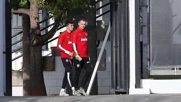 Cillessen entrena y alimenta el dilema de Celades en la portería