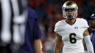 MIAMI GARDENS, FL - NOVEMBER 11: Equanimeous St. Brown #6 of the Notre Dame Fighting Irish warms up during a game against the Miami Hurricanes at Hard Rock Stadium on November 11, 2017 in Miami Gardens, Florida. Mike Ehrmann/Getty Images/AFP
== FOR NEW