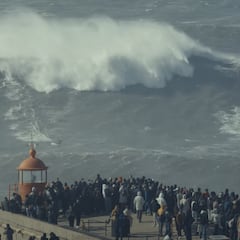 Ivo levanta olas gigantes y viento extremo en Nazaré