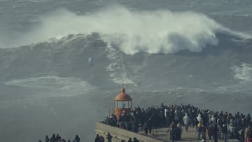 James Carew, kitesurf gigante en Nazaré