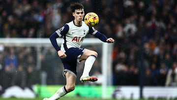 Tottenham Hotspur's English midfielder #14 Archie Gray controls the ball during the English Premier League football match between Tottenham Hotspur and Leicester City at the Tottenham Hotspur Stadium in London, on January 26, 2025. (Photo by HENRY NICHOLLS / AFP) / RESTRICTED TO EDITORIAL USE. No use with unauthorized audio, video, data, fixture lists, club/league logos or 'live' services. Online in-match use limited to 120 images. An additional 40 images may be used in extra time. No video emulation. Social media in-match use limited to 120 images. An additional 40 images may be used in extra time. No use in betting publications, games or single club/league/player publications. /