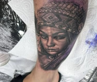 ?lvaro ?lvarez, de ¡®La isla de las tentaciones¡¯, ense?a el tatuaje con la cara de Andrea Bueno