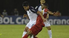 Pablo Perez of Argentina&#039;s Independiente, left, and Francisco Rodriguez of Colombia&#039;s Rionegro vie for the ball during a Copa Sudamericana second round soccer match in Medellin, Colombia, Tuesday, May 21, 2019. (AP Photo/Luis Benavides)