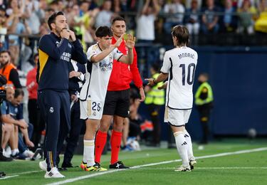 Jugó en el Real Madrid y su filial entre 2021 y 2024. 