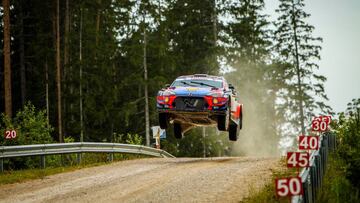 Tanak en un rally en Estonia.