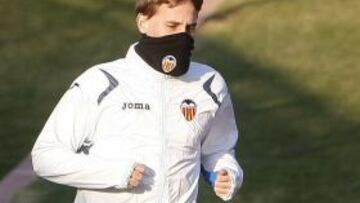 Sergio Canales empieza a tocar balón en Paterna