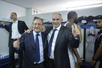Celebración en el vestuario con Florentino Pérez y Pablo Laso.