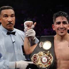 Leo Santa Cruz igualó al Canelo al tener un título en 4 divisiones