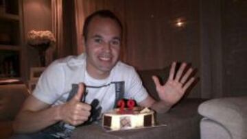 Iniesta celebra su sexta Liga.