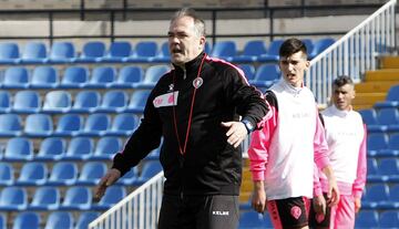 Visnjic, dialogante y cercano al jugador en su primer día