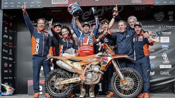 Josep Garcia celebra su primer título mundial de EnduroGP.