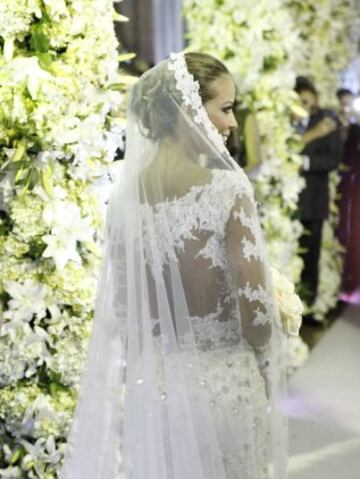 La esposa del portero del Real Madrid, Andrea Salas, posa durante su boda.