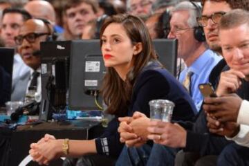 Emmy Rossum en un New York Knicks-Dallas Mavericks.