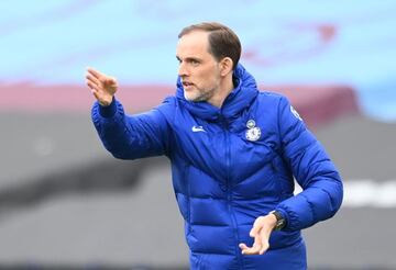 Thomas Tuchel da indicaciones durante un partido del Chelsea.