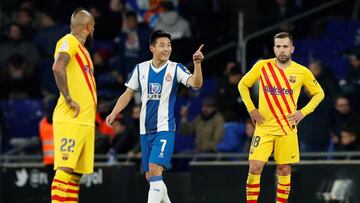 Soccer Football - La Liga Santander - Espanyol v FC Barcelona - RCDE Stadium, Barcelona, Spain - January 4, 2020   Espanyol&#039;s Wu Lei celebrates scoring their second goal with teammates as Barcelona&#039;s Arturo Vidal and Jordi Alba look dejected    