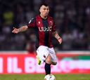 Medel sale lesionado y podría ser la tercera baja de la Roja
