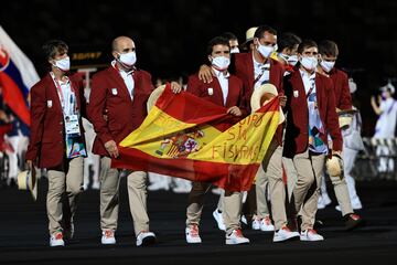 La delegación española durante la ceremonia de inauguración de los Juegos Paralímpicos 2020. 