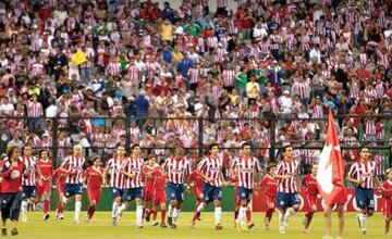 Siendo uno de los equipos más queridos de México, Chivas ocupó el Coloso de Santa Úrsula como casa para enfrentar a la Universidad de Chile en la Copa Libertadores de 2010. Aquel partido estuvo acompañado por más de 90 mil almas