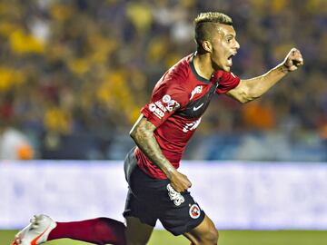 Tras jugar con Xolos, Ruíz llamó la atención de los Diablos Rojos del Toluca. Los dirigidos por Cristante consiguieron el fichaje en forma de compra definitiva. 