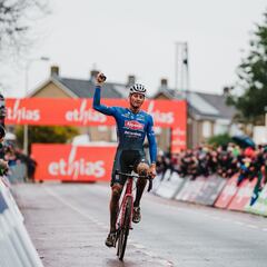 Van der Poel vuelve a su barro