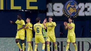 Los jugadores del Villarreal celebran el gol de Ayoze.