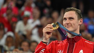 Denmark's gold medallist Viktor Axelsen celebrates with his medal on the podium at the men's singles badminton medal ceremony during the Paris 2024 Olympic Games at Porte de la Chapelle Arena in Paris on August 5, 2024. (Photo by ARUN SANKAR / AFP)