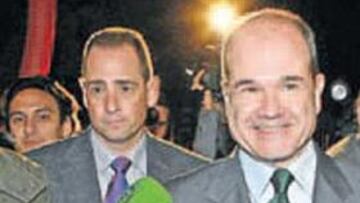 <b>DÍA MOVIDO. </b>Manuel Ruiz de Lopera y Manuel Chaves cenaron en la noche de ayer.