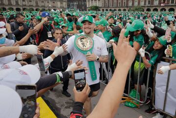 La clase se ha desarrollado en el Zócalo, la plaza central de la ciudad de México para intentar superar el récord que ostenta actualmente Moscú, que en 2017 reunió a unos 3.000 participantes.