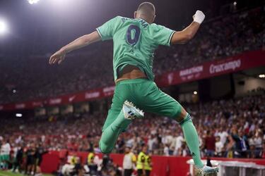 Zidane and the "same 11 little sods"