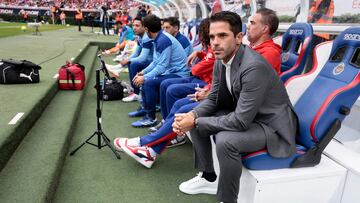 Guadalajara's Argentine head coach Fernando Gago gestures during the Mexican Clausura Tournament football match between Guadalajara and Juarez at the Akron Stadium in Guadalajara, Jalisco State, Mexico on February 10, 2024. (Photo by ULISES RUIZ / AFP)