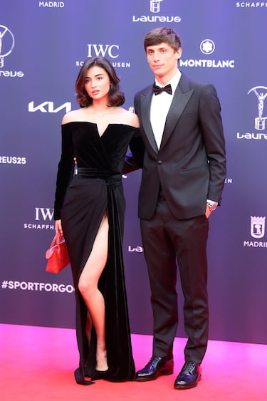 El futbolista Robin Le Normand posa a su llegada a la ceremonia de entrega de los Premios Laureus.