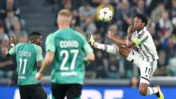 Turin (Italy), 05/10/2022.- Juventus'Äô Juan Cuadrado in action during the UEFA Champions League group stage soccer match Juventus FC vs Maccabi Haifa FC at the Allianz Stadium in Turin, Italy, 5 Occtober 2022. (Liga de Campeones, Italia, Estados Unidos) EFE/EPA/ALESSANDRO DI MARCO
