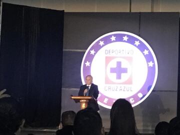 La presentación de la camiseta del Cruz Azul en imágenes