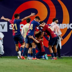 El equipo celebró por todo lo alto el triunfo en el Clásico