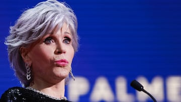 Jane Fonda se vuelve viral tras protagonizar uno de los momentos más graciosos de Cannes: Arrojó el premio a la ganadora de la Palma de Oro, Justine Triet.