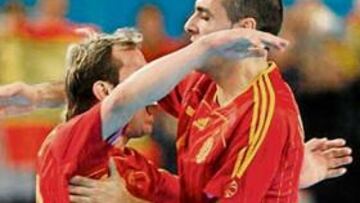 <b>ALEGRÍA. </b>Marcelo y Javi Rodríguez celebran uno de los goles.