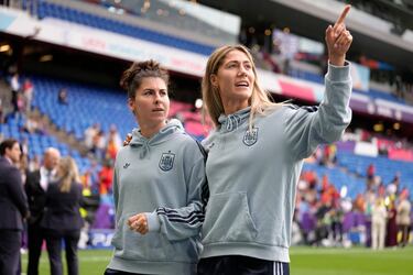 Las dos futbolistas regresaron a la Selección española femenina en 2024, tras haber estado ausentes desde su renuncia en 2022 como parte del grupo de jugadoras que exigían cambios estructurales en la gestión del equipo.  Ambas fueron convocadas por Montse Tomé para los partidos de la Nations League que terminaría ganando España, marcando su retorno con actuaciones destacadas y reafirmando su compromiso con el proyecto de la selección.