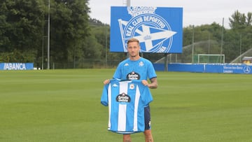 Isi Gómez en su presentación con el Deportivo.