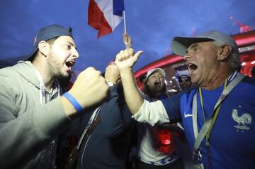 Los aficionados franceses celebraron la clasificación de su selección para la final del Mundial. 