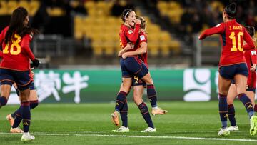 Wellington (New Zealand), 21/07/2023.- Aitana Bonmati of Spain (C-L) celebrates the second goal for her team with Irene Paredes (C-R) during the FIFA Women's World Cup group C soccer match between Spain and Costa Rica at Wellington Regional Stadium in Wellington, New Zealand, 21 July 2023. (Mundial de Fútbol, Nueva Zelanda, España) EFE/EPA/RITCHIE B. TONGO
