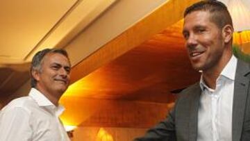 <b>VECINOS Y RESIDENTES EN MADRID. </b>Mourinho y Simeone, durante la reunión de técnicos de la UEFA.