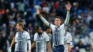 Ponchito González y compañeros agradecen a la afición después de ganar el juego ante Necaxa.