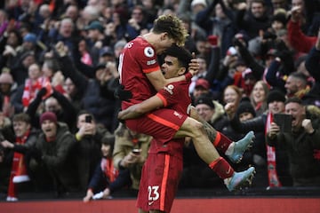 El extremo colombiano Luis Díaz anotó el tercer gol de la victoria de Liverpool 3-1 ante Norwich por la jornada 26 de la Premier League en Anfield.