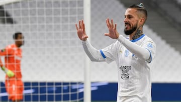 Benedetto dedicó así su gol al Nantes a Maradona.