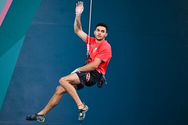 Aunque el escalador español hiciera el top en la prueba de dificultad, las medallas ya son imposibles para él. El austríaco Jakob Schubert ha conseguido 96 puntos en dificultad y se ha puesto en primer lugar de manera provisional endureciendo el oro hasta los 125,9. 