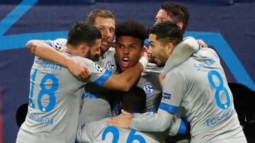 Soccer Football - Champions League - Group Stage - Group D - Lokomotiv Moscow v Schalke 04 - RZD Arena, Moscow, Russia - October 3, 2018  Schalke&#039;s Weston McKennie celebrates scoring their first goal with teammates  REUTERS/Sergei Karpukhin